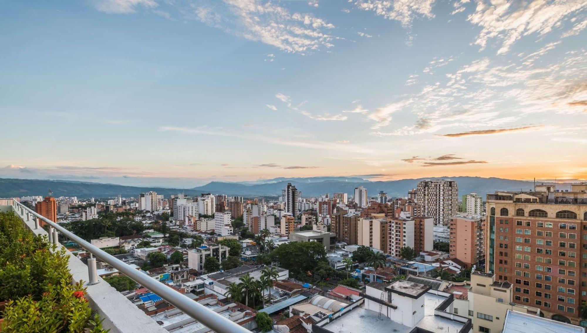 Hotel Hampton By Hilton Bucaramanga Exterior foto