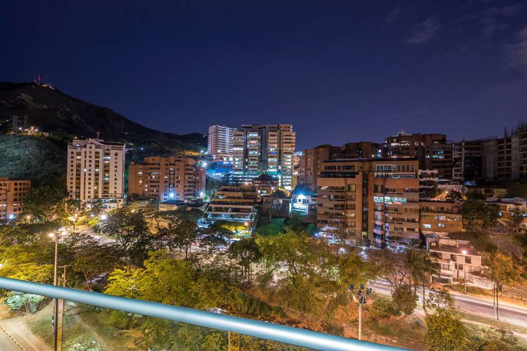 Hotel Hampton By Hilton Bucaramanga Exterior foto