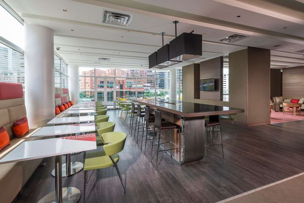 Hotel Hampton By Hilton Bucaramanga Restaurant foto