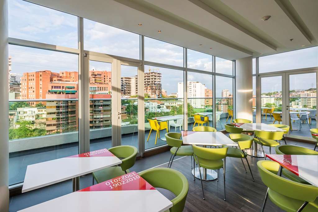 Hotel Hampton By Hilton Bucaramanga Restaurant foto